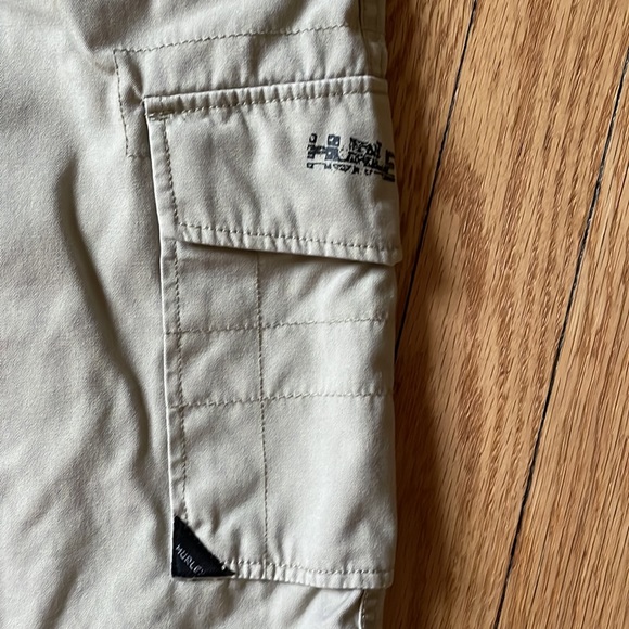 Hurley Tan Khaki Cargo 6 Pocket Shorts 26” high waist EUC sz 10/12 medium - Picture 3 of 7